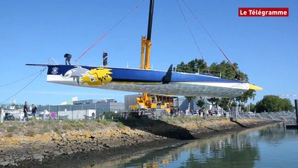 Vannes. Gitana-Edmond de Rothschild mis à l'eau