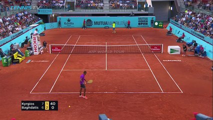 Il joue au morpion en plein match