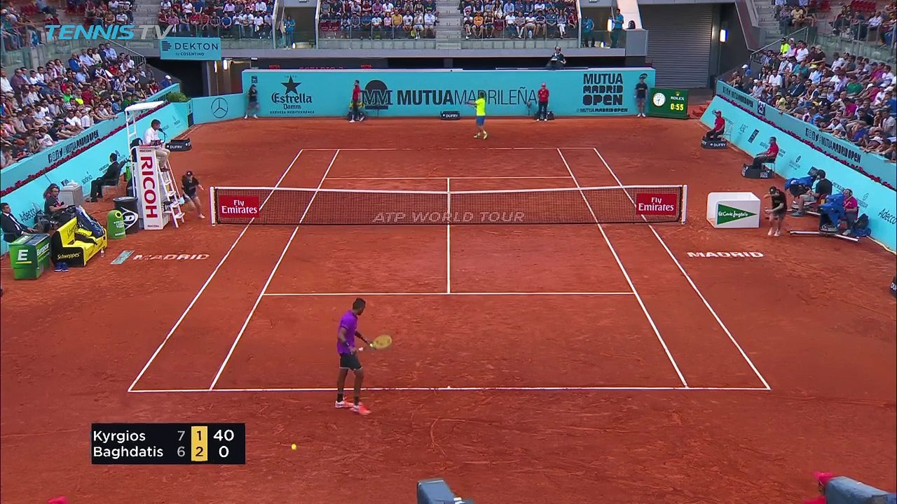 Il joue au morpion en plein match
