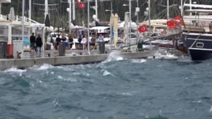 Marmaris'te Tatilcilerin Rüzgar Keyfi
