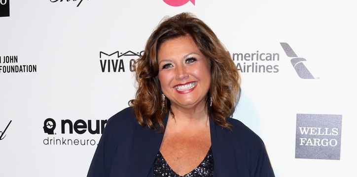 Abby Lee Miller Enters Courthouse Smiling After Judge Reveals She’ll Get Prison Time! Plus More Celeb News