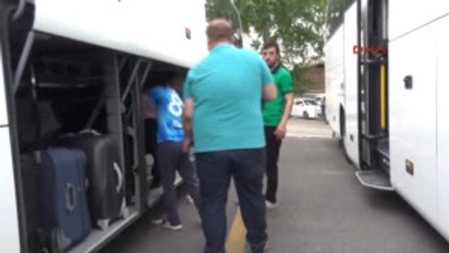 Umreye Giden Bursaspor Taraftarlarına Mehterli Uğurlama