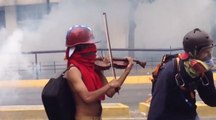 Violinist Goes Viral as He Joins Venezuela Protests