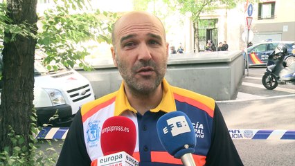 Mueren dos jóvenes tras desprenderse el suelo del ascensor