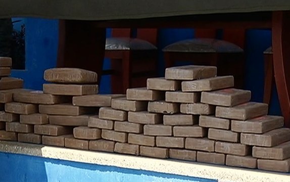 Dos sospechosos fueron capturados con maletas llenas de droga