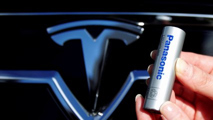 Tesla takes new direction with solar roof panel line