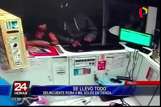 Cámara capta asalto en tienda de celulares en Trujillo