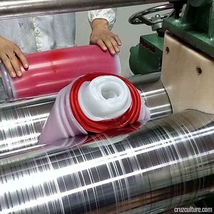 - Silicone rolling is so satisfying to watch