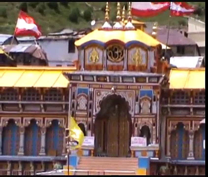 Pilgrim Reach Badrinath Temple Again After Disaster