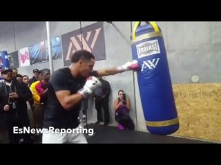 ANDRE WARD EXPLODES ON HEAVY BAG!! DIGS IN WITH VICIOUS RIGHTS & HOOKS!! - EsNews Boxing