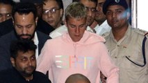 Justin Bieber In India At Mumbai Airport | Fans Go Crazy | Purpose Tour India