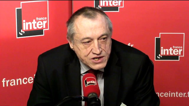 Paul-Marie Coûteaux : Marine Le Pen garde ce positionnement ni droite ni gauche qui à mon avis lui fait perdre des voix.