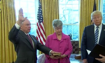 Donald Trump Berhentikan James Comey Sebagai Direktur FBI