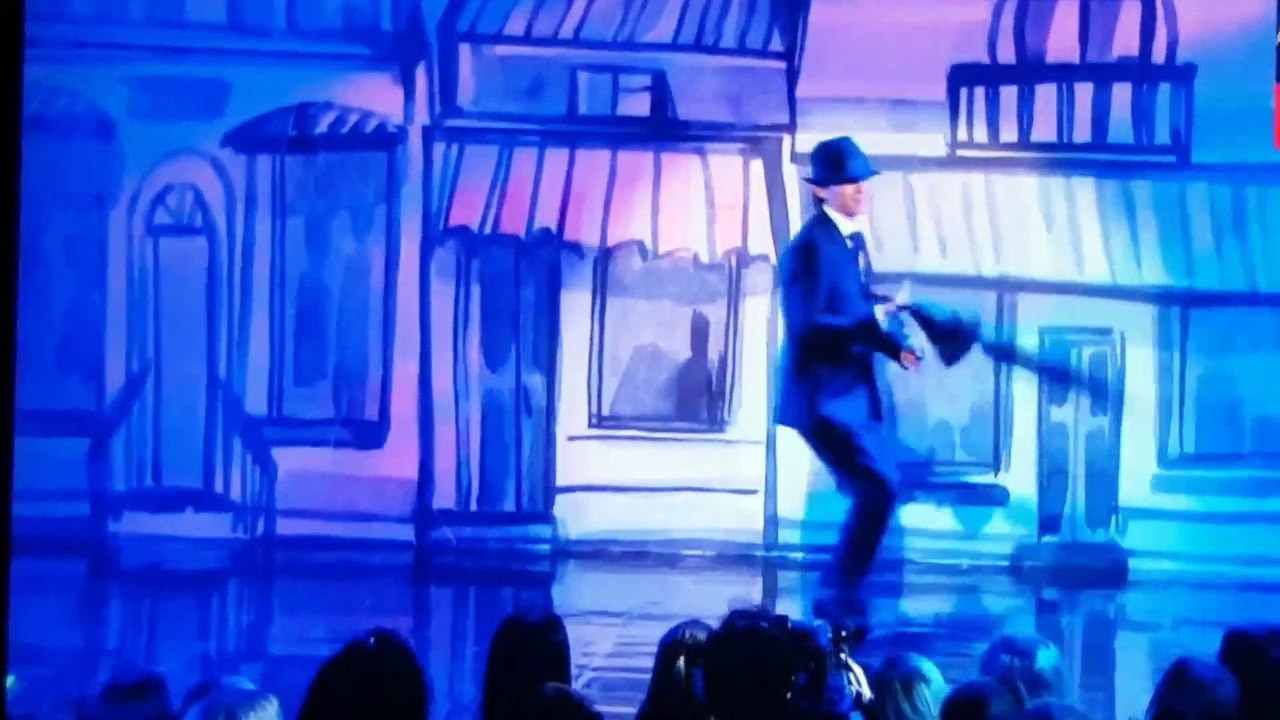 Tom Holland performs Rihanna's Umbrella