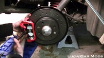 Replacing the Rear Brake Discs & Pads On A Abarth 500 Es e