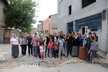 Mersin'de Suriyeli 2 Kardeşi Zehirleyen Ağır Koku, Mahalleliyi Ayağa Kaldırdı! Korkudan Banyo Yapamıyorlar