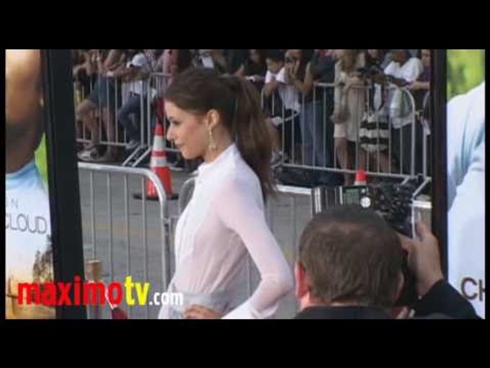 Amanda Crew Attends "CHARLIE ST. CLOUD" Premiere