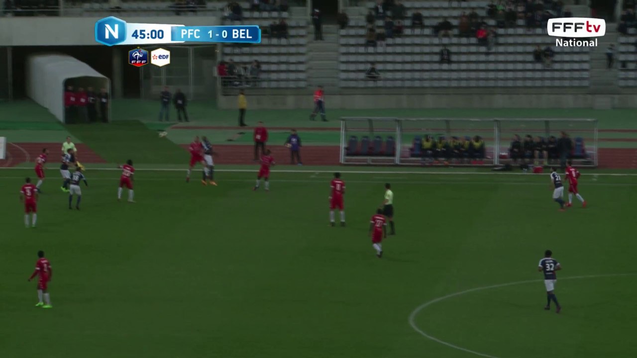 Bonne frappe mais directement dans les bras du gardien.