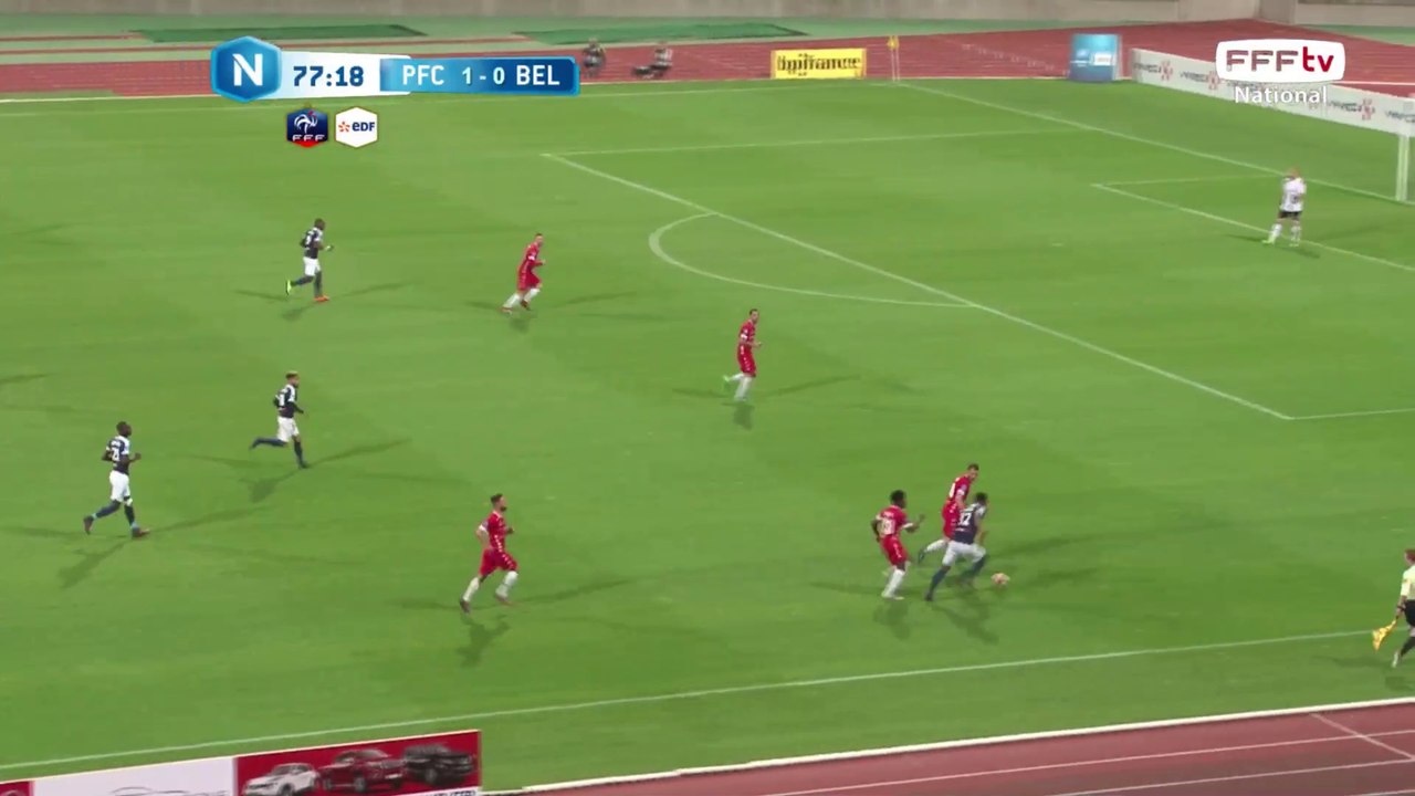 Très bon débordement mais le centre est repoussé par la défense de Belfort.