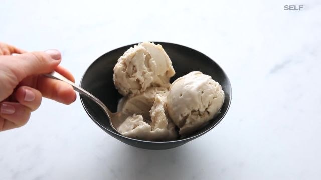 How to Make Healthy 3-Ingredient Fro-Yo With 10 Grams of Protein