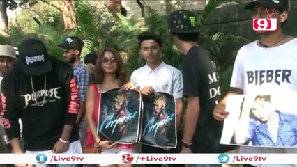 Wait for the pop star | justin Bieber