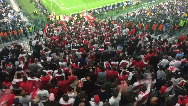 Foot - C1 : Ambiance supporters avant Juve-Monaco (5/5)