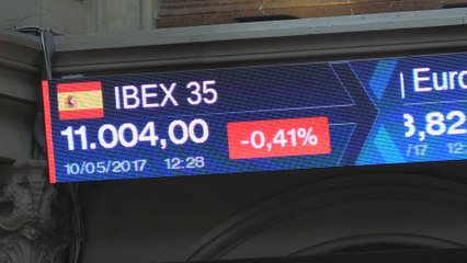 El Ibex 35 cotiza con pérdidas al mediodía y juega con los 11.000 puntos