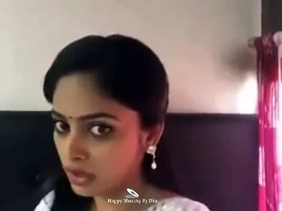 Wow! Wow! Ilayathalapathy Vijay Puli Actress Nadhita Swetha Adorable Dubsmash Collections - Cute One