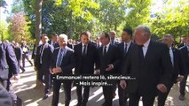 VIDEO. Emmanuel restera là, silencieux... François Hollande guide les premiers pas d'Emmanuel Macron