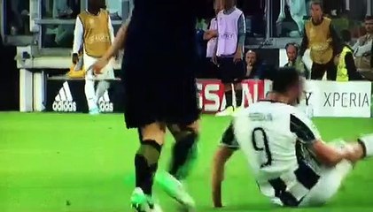 Juventus - Monaco : Le très vilain geste de Gilik sur Higuain !