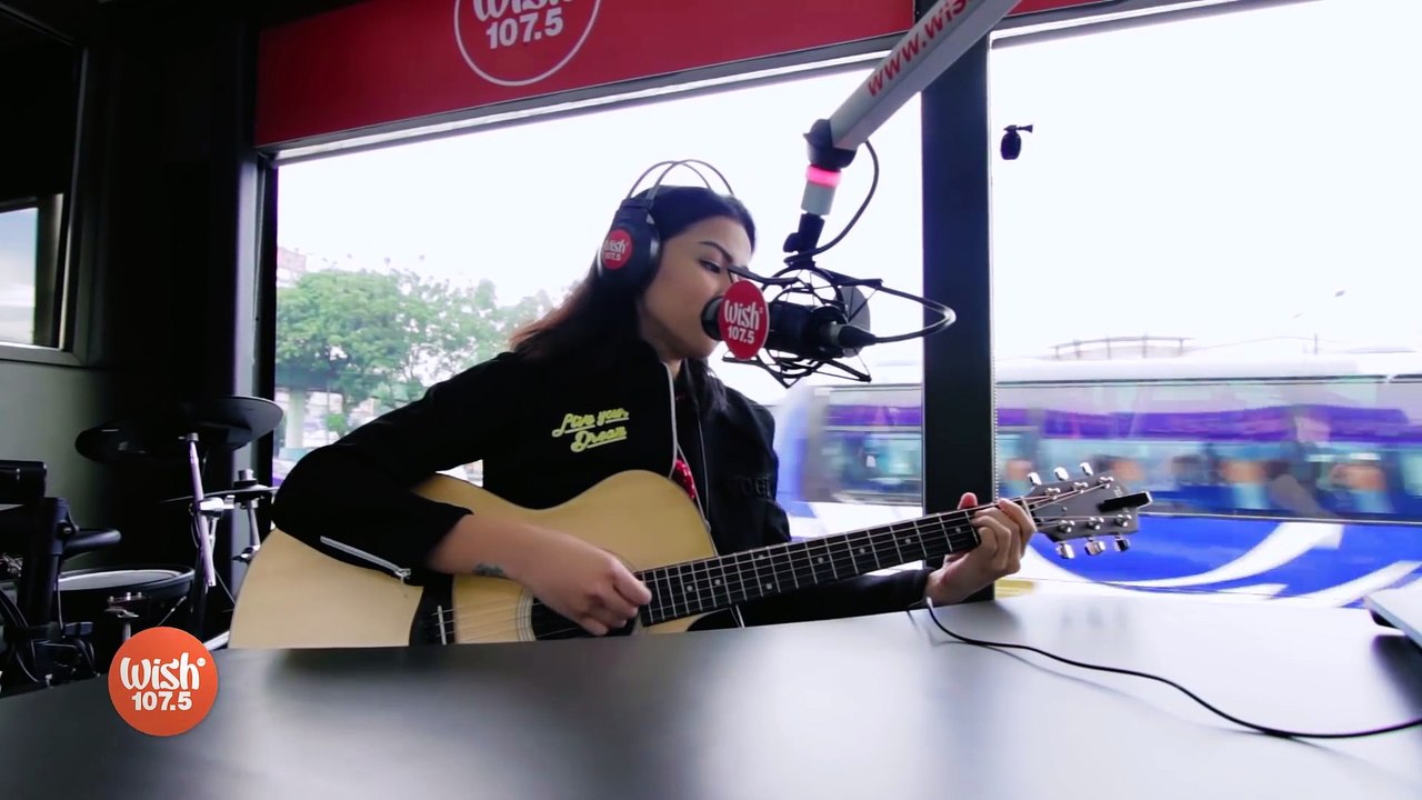 Glaiza De Castro covers _Bizarre Love Triangle_ LIVE on Wish 107.5 Bus