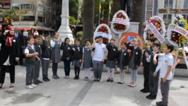 Bandırma Işaret Diliyle Istiklal Marşı Okudular