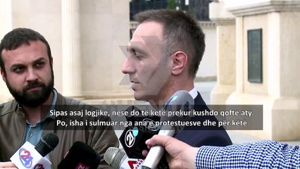 Grubi ofendon gazetarët për përqafimin me huliganin