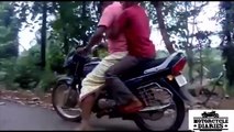 Best Motorcycle Fails Com tion   Idiots on Motorbikes-VC