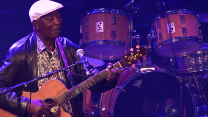 Papa Noël, guitare et Viviane Arnoux, accordéon