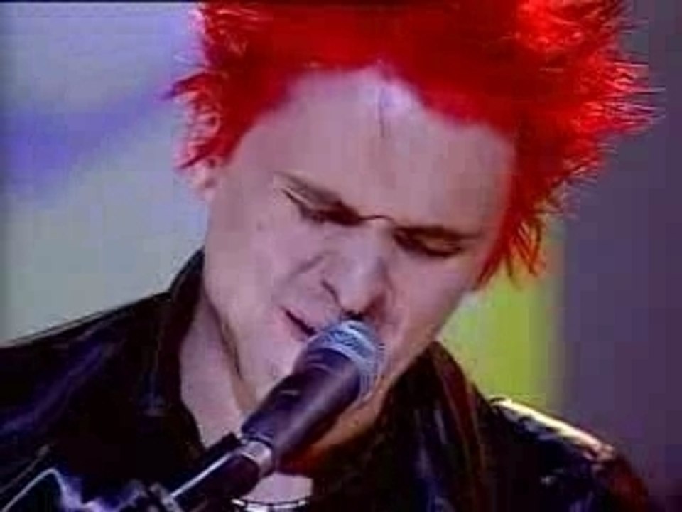 Muse - New Born (Live TOTP 06.15.2001)