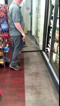 Il calcule plus vite qu'un ordi avec cette calculette au Supermarché !