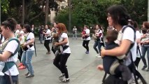 Madres celebran su día bailando 