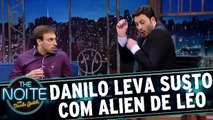 Danilo toma grande susto com Alien de Léo Lins