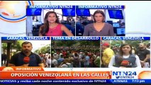 Diputados opositores acuden a la marcha antigubernamental en Caracas portando escudos con imágenes de la Constitución