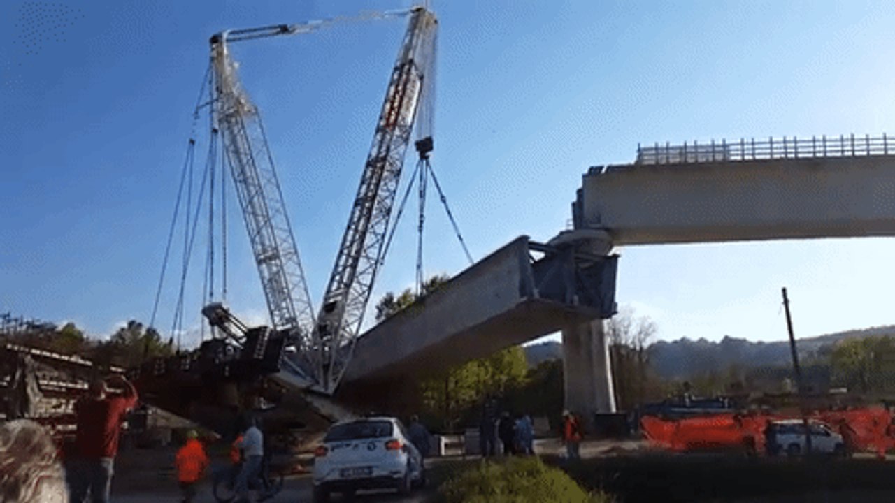 Crane Collapses During Viaduct Construction in Northern Italy