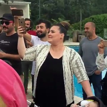 Në serial urrehen, por ja si e befasoi Nihan Emirin për ditëlindje
