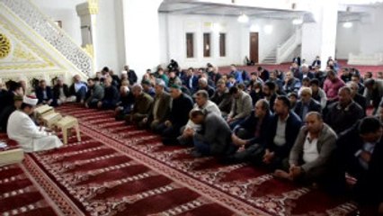 Yüksekova'da Berat Kandili Türkçe ve Kürtçe Dualarla Idrak Edildi
