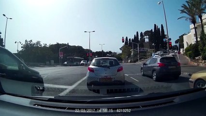 Il tente de doubler et ça finit en catastrophe