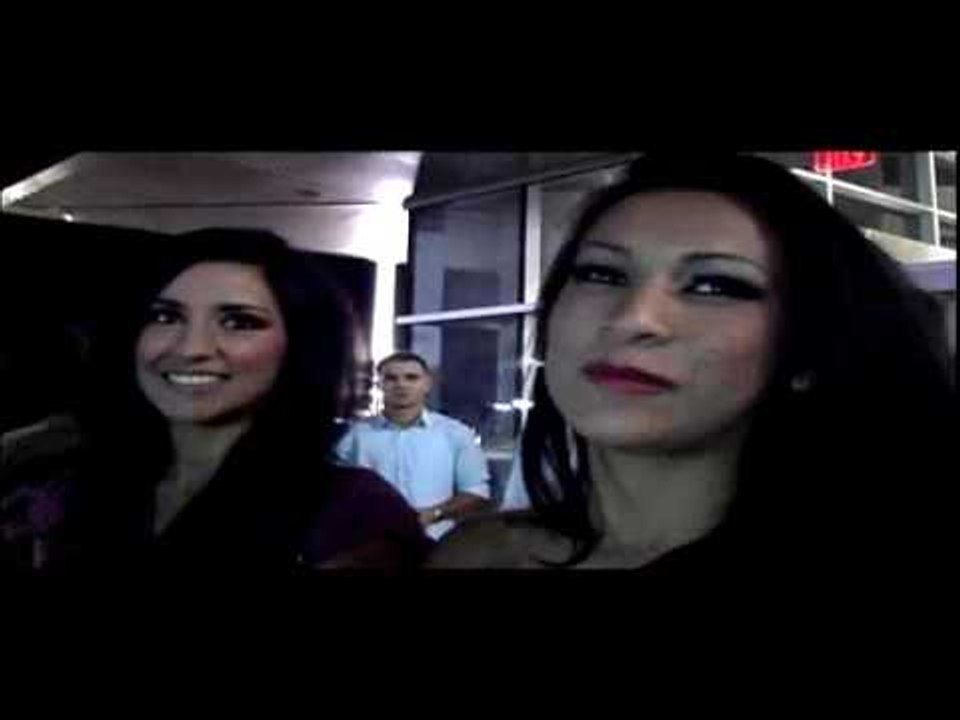 Danny Trejo Is  A HUGE Boxing fan kicking it with ring girls - esnews boxing