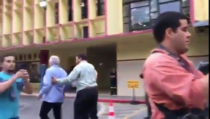 Panamá: Venezolanos irrumpen acto en la UP realizado por simpatizantes de Maduro (2/3)