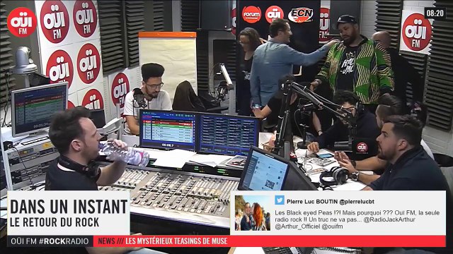 La radio OUI FM en direct vidéo /// La radio s'écoute aussi avec les yeux (2933)