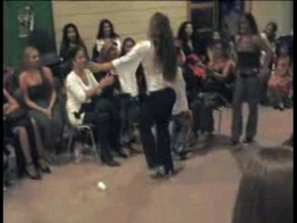 la rosa bailando con el novio