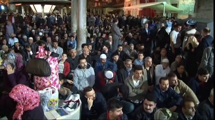 Bakan Fikri Işık Berat Kandilini Eyüp Sultan'da Geçirdi