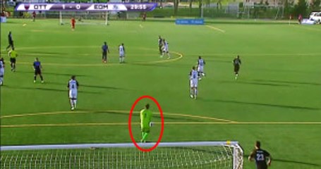 Kaleci, Arkasındaki Futbolcuyu Görmeyip Topu Yere Bırakınca Golü Ağlarında Gördü